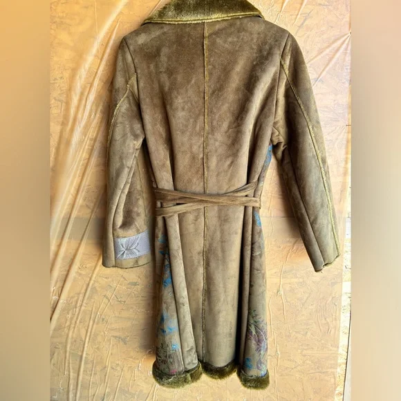 SOLOLA Hand Painted Faux Fur Coat Size Large (40)